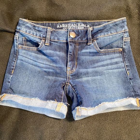 Size 0 American Eagle Shorts - Picture 1 of 4